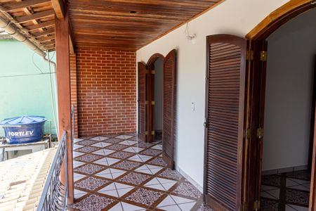 Casa para alugar com 23m², 2 quartos e 1 vaga Casa para alugar com 23m², 2 quartos e 1 vagaVaranda