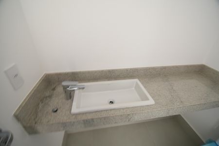 Casa de condomínio à venda com 155m², 3 quartos e 2 vagasLavabo