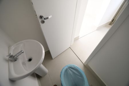 Casa de condomínio à venda com 155m², 3 quartos e 2 vagasBanheiro de serviço