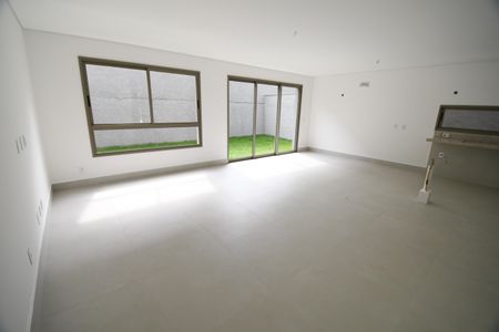 Casa de condomínio à venda com 155m², 3 quartos e 2 vagasSala