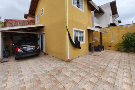 Casa à venda com 98m², 3 quartos e 3 vagasQuintal - Garagem