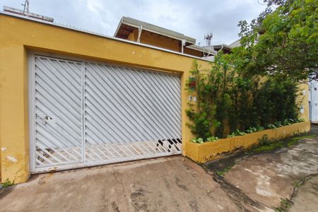 Casa à venda com 98m², 3 quartos e 3 vagasFachada