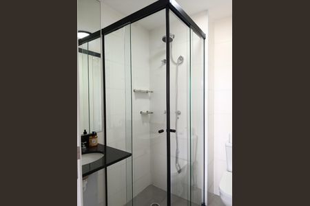 Banheiro de kitnet/studio para alugar com 1 quarto, 21m² em Pinheiros, São Paulo