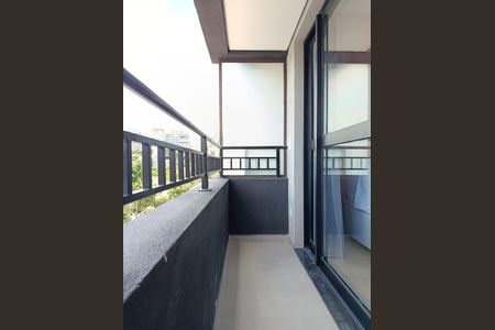 Varanda de kitnet/studio para alugar com 1 quarto, 21m² em Pinheiros, São Paulo