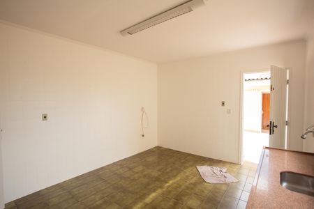 Casa para alugar com 127m², 3 quartos e 2 vagasCOZINHA