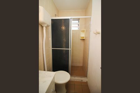 Banheiro de apartamento à venda com 1 quarto, 44m² em Santo Antônio, Porto Alegre