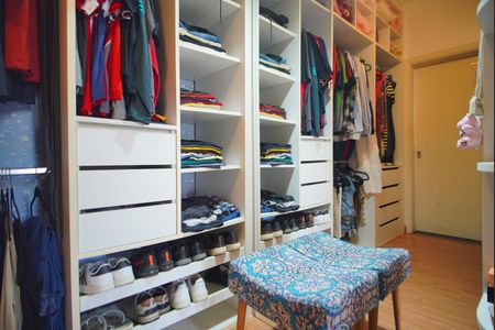 Casa de condomínio à venda com 360m², 3 quartos e 6 vagasCloset da Suíte