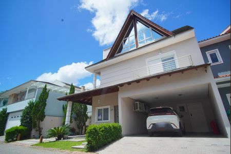 Casa de condomínio à venda com 360m², 3 quartos e 6 vagasGaragem