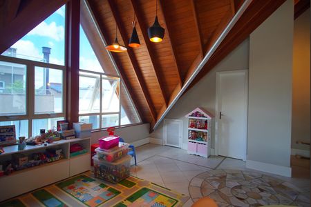 Casa de condomínio à venda com 360m², 3 quartos e 6 vagasSótão - Sala