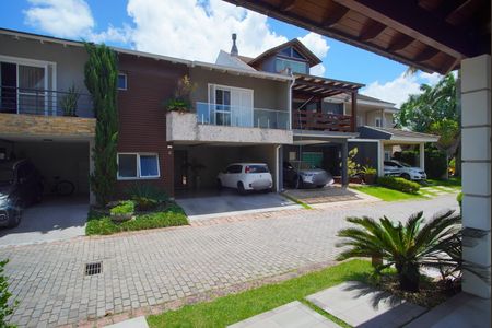 Casa de condomínio à venda com 360m², 3 quartos e 6 vagasSala de Estar 1 - Vista