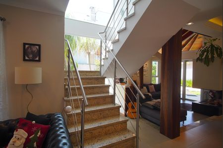 Casa de condomínio à venda com 360m², 3 quartos e 6 vagasEscada - Acesso Quartos