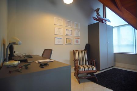 Casa de condomínio à venda com 360m², 3 quartos e 6 vagasSótão - Escritório