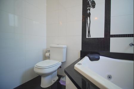 Casa de condomínio à venda com 360m², 3 quartos e 6 vagasBanheiro da Suíte