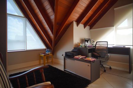 Casa de condomínio à venda com 360m², 3 quartos e 6 vagasSótão - Escritório