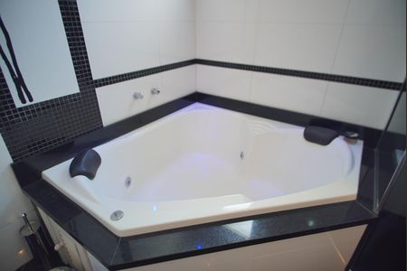 Casa de condomínio à venda com 360m², 3 quartos e 6 vagasBanheiro da Suíte