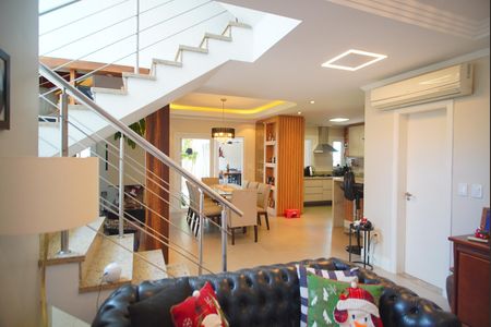 Casa de condomínio à venda com 360m², 3 quartos e 6 vagasSala de Estar 1