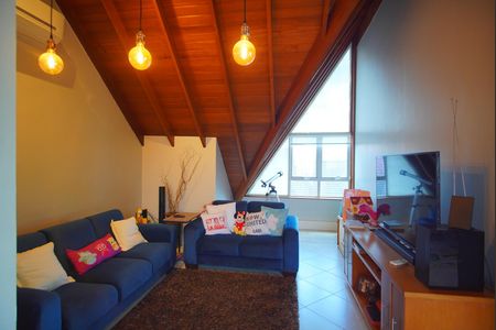 Casa de condomínio à venda com 360m², 3 quartos e 6 vagasSótão - Sala