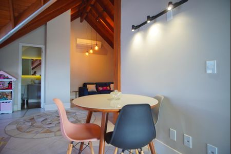 Casa de condomínio à venda com 360m², 3 quartos e 6 vagasSótão - Sala