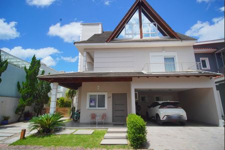 Casa de condomínio à venda com 360m², 3 quartos e 6 vagasFachada