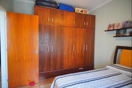 Casa de condomínio à venda com 360m², 3 quartos e 6 vagasQuarto 2