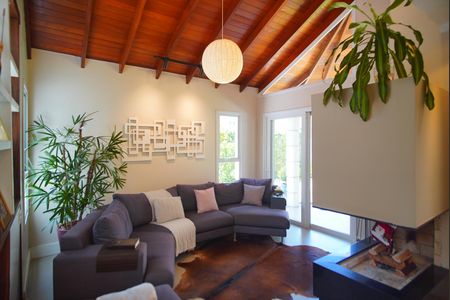 Casa de condomínio à venda com 360m², 3 quartos e 6 vagasSala de Estar 2