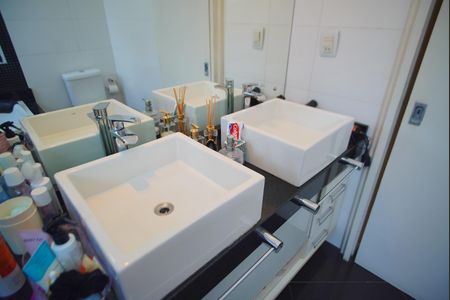 Casa de condomínio à venda com 360m², 3 quartos e 6 vagasBanheiro da Suíte