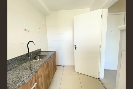 Cozinha de apartamento à venda com 2 quartos, 55m² em Planalto, Belo Horizonte