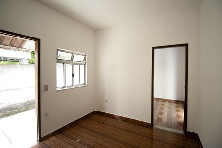 Sala de casa para alugar com 1 quarto, 30m² em Colubandê, São Gonçalo