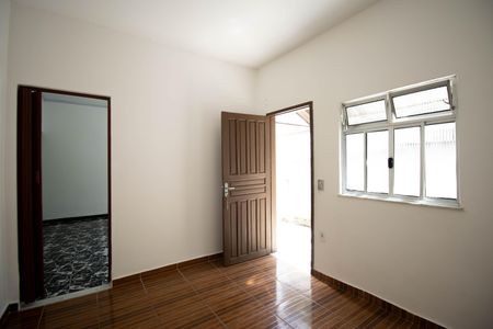 Sala de casa para alugar com 1 quarto, 30m² em Colubandê, São Gonçalo