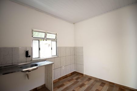 Cozinha de casa para alugar com 1 quarto, 30m² em Colubandê, São Gonçalo