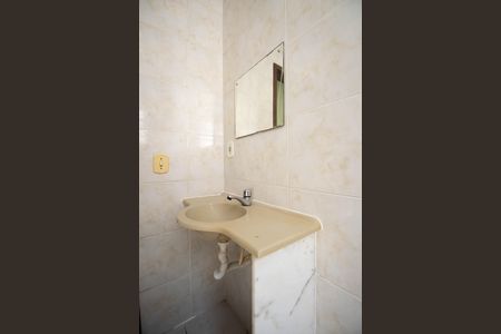 Banheiro da Suíte 1 de casa para alugar com 1 quarto, 30m² em Colubandê, São Gonçalo