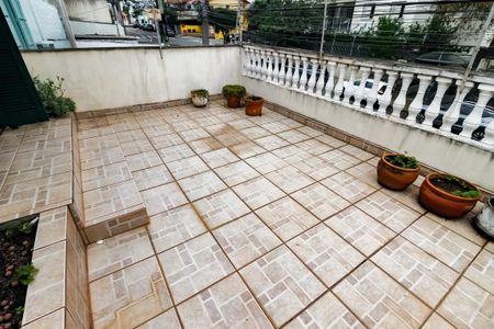 Casa para alugar com 250m², 3 quartos e 2 vagas Casa para alugar com 250m², 3 quartos e 2 vagasVaranda