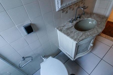 Casa para alugar com 250m², 3 quartos e 2 vagas Casa para alugar com 250m², 3 quartos e 2 vagasBanheiro Corredor