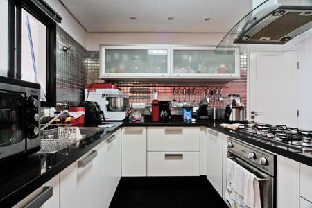 Apartamento para alugar com 240m², 3 quartos e 3 vagas Apartamento para alugar com 240m², 3 quartos e 3 vagasCozinha