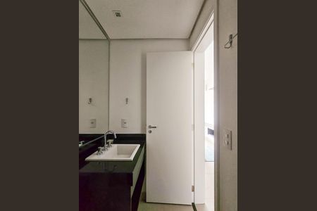 Banheiro de kitnet/studio para alugar com 1 quarto, 25m² em Pompeia, São Paulo