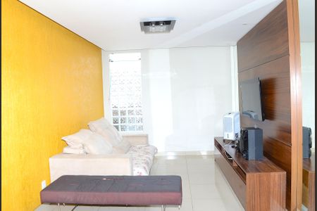 Sala de casa à venda com 3 quartos, 360m² em São Gabriel, Belo Horizonte