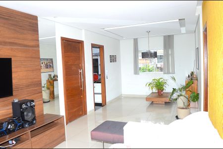 Casa à venda com 360m², 3 quartos e 1 vagaSala