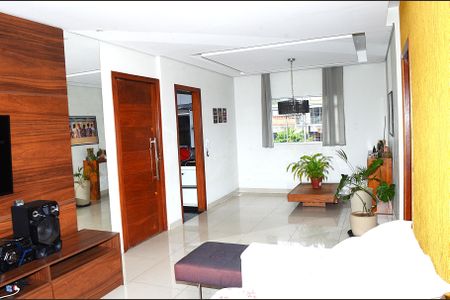 Sala de casa à venda com 3 quartos, 360m² em São Gabriel, Belo Horizonte