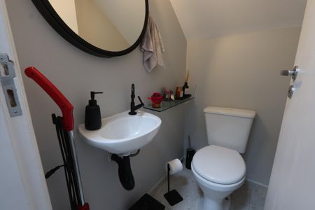 Casa de condomínio à venda com 115m², 2 quartos e 3 vagasLavabo