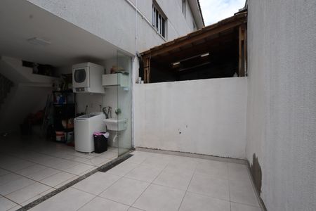 Casa de condomínio à venda com 115m², 2 quartos e 3 vagasLavanderia e Quintal