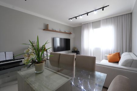 Casa de condomínio à venda com 115m², 2 quartos e 3 vagasSala