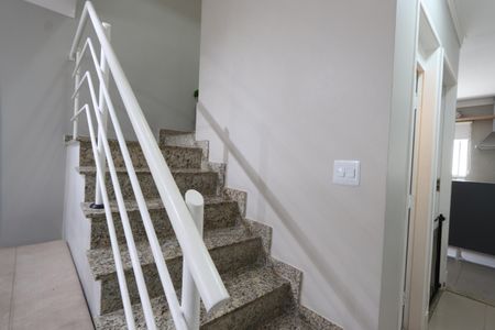 Casa de condomínio à venda com 115m², 2 quartos e 3 vagasEscada