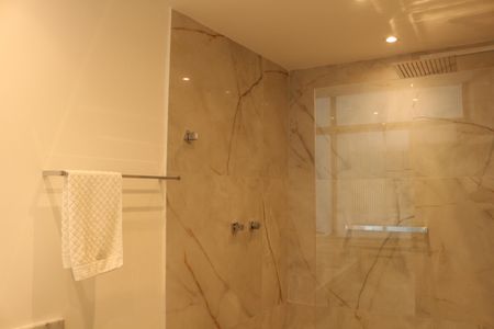 Apartamento à venda com 112m², 4 quartos e sem vagaBanheiro da Suíte