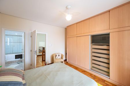 Casa à venda com 245m², 4 quartos e 4 vagasSuíte 1