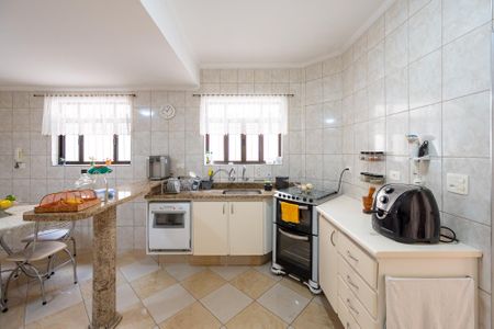 Casa à venda com 245m², 4 quartos e 4 vagasCozinha