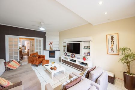 Casa à venda com 245m², 4 quartos e 4 vagasSala