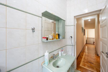 Casa à venda com 245m², 4 quartos e 4 vagasBanheiro Social