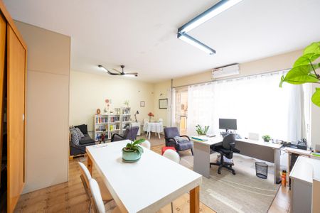 Casa à venda com 245m², 4 quartos e 4 vagasSalão de Festas