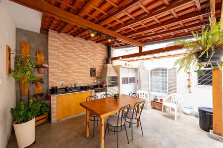 Casa à venda com 245m², 4 quartos e 4 vagasEspaço Gourmet