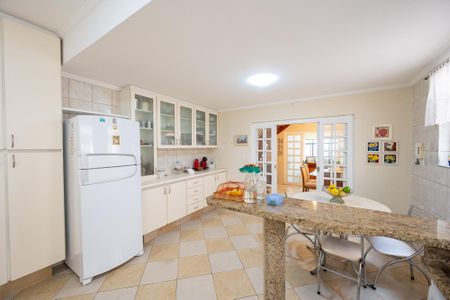 Casa à venda com 245m², 4 quartos e 4 vagasCozinha